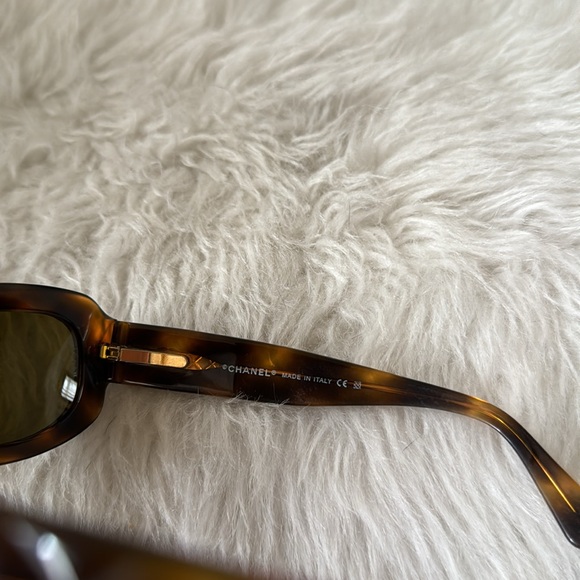 CHANEL Brown Tortoiseshell Havana Quilted Gold CC Square Tint Sunglasses - Picture 5 of 9